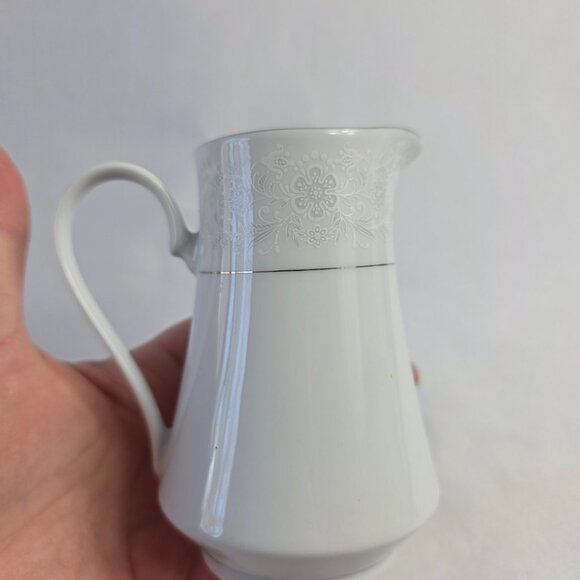 Crown Ming Queen's Lace Creamer White Flowers Platinum Trim - Picture 2 of 14